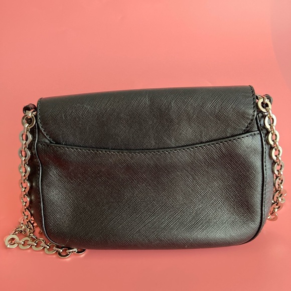 🚫SOLD🚫 FERRAGAMO
Leather Chain Link Crossbody Bag - Picture 4 of 12